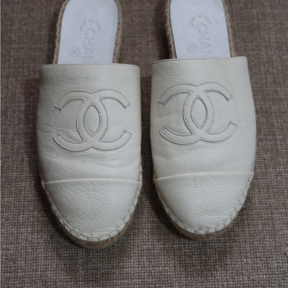 CHANEL Cream Leather Mules